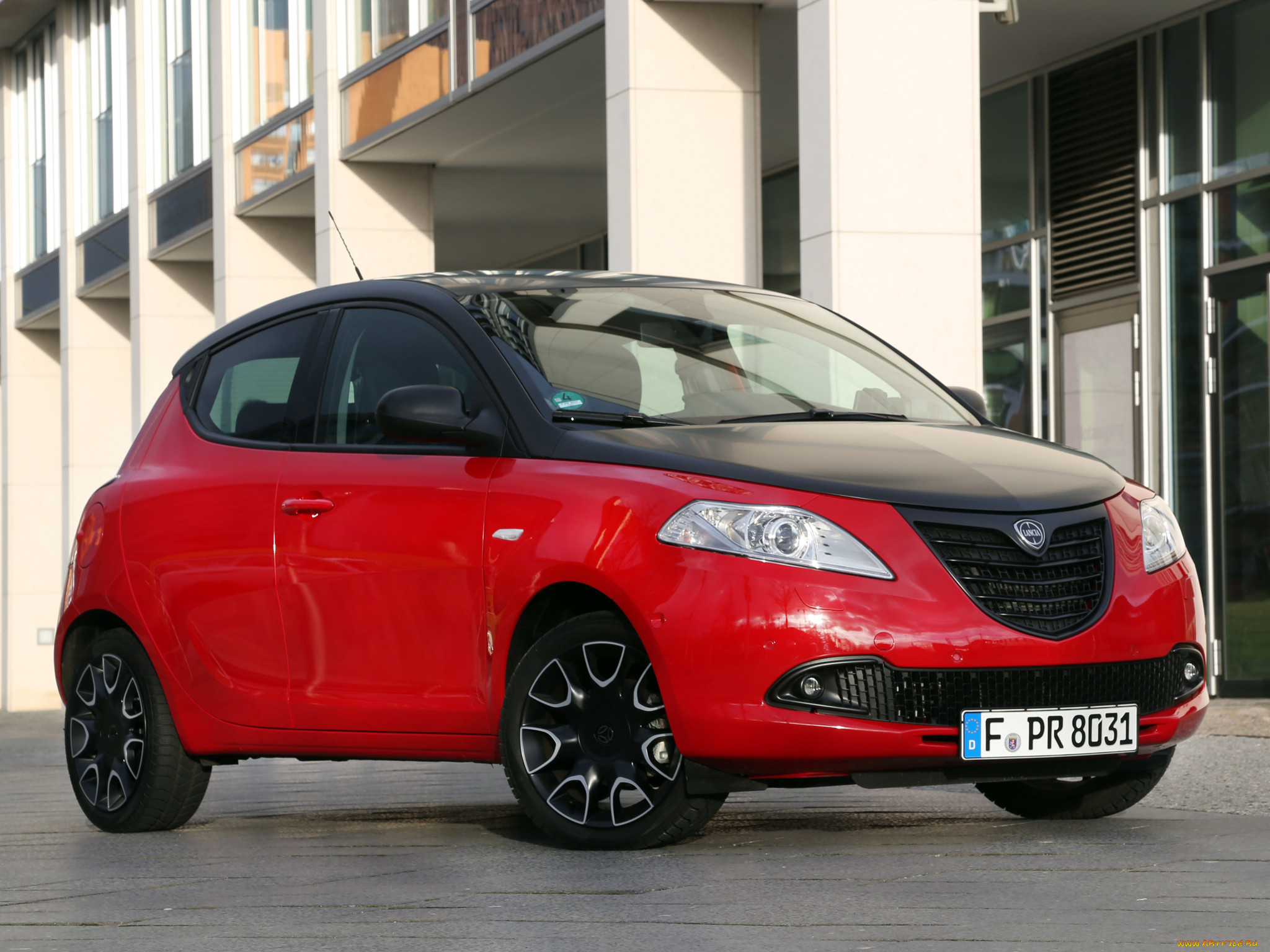 Lancia automobiles модельный ряд. Машина Lancia Ypsilon 2014. Лянча красная. Lancia Ypsilon i (Type 840). Задняя дверь Lancia Ypsilon 846.